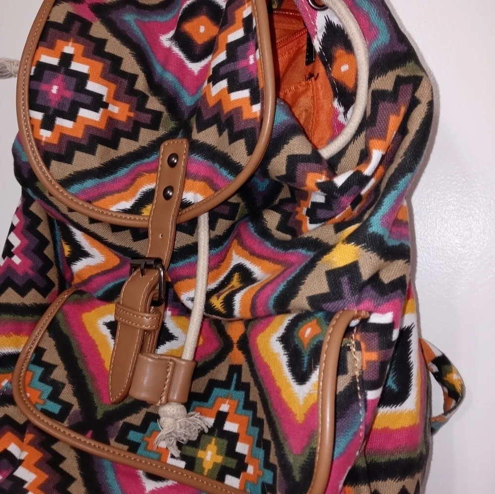 Skechers Aztec Print Canvas Cinch Hobo Backpack 73901 lined drawstring closure